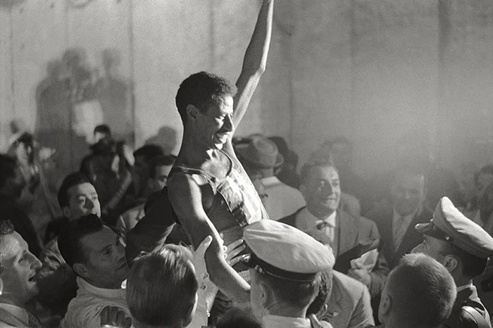 Abebe Bikila festeggiamenti oro olimpiadi Roma 1960
